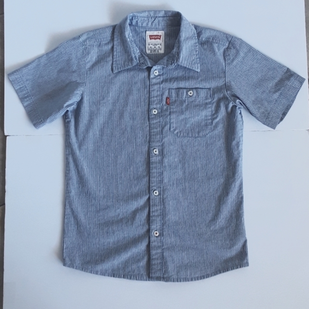 Levi's. Boy's  Button Down Shirt. Size: M (10-12).